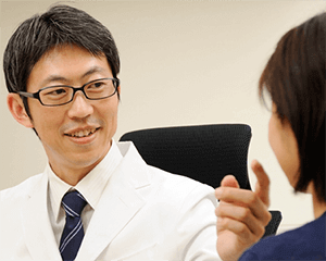 皮膚科専門医が肝斑（かんぱん）を診断