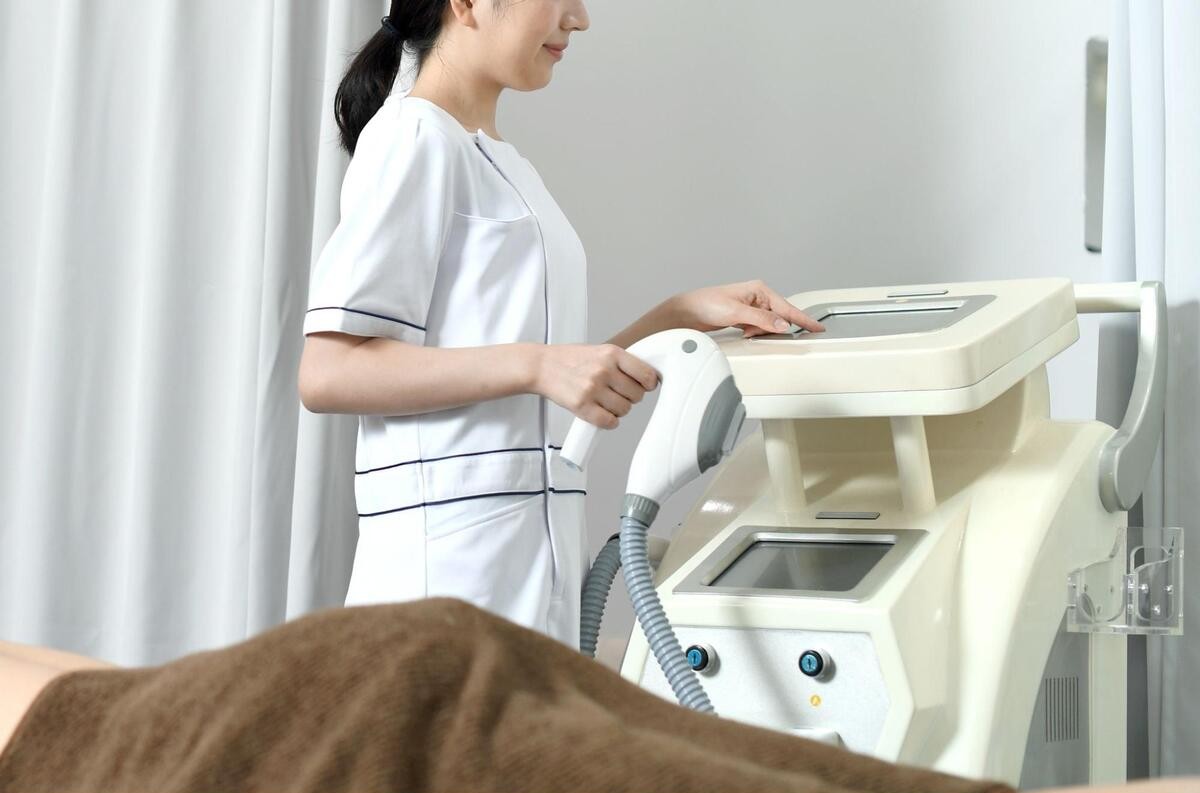 医療脱毛の効果は何回で得られる？仕組みや回数、持続期間などを解説