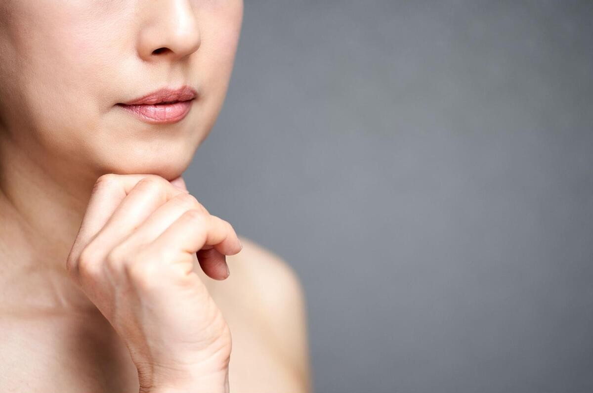 顔のたるみを改善するには?セルフケアと美容医療の施術も紹介